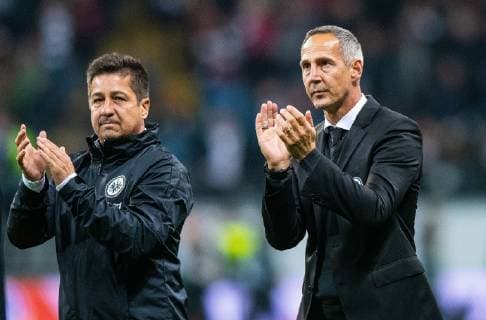 04.10.2018, xfux, Fussball UEFA Europa League, Eintracht Frankfurt - Lazio Rom, emspor, v.l. Co Trainer Christian Peintinger (Eintracht Frankfurt), Trainer Adolf Adi Huetter (Eintracht Frankfurt) jubeln jubelt nach Spielende. Frankfurt am Main