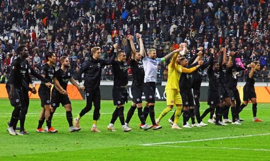 Siegesjubel Eintracht Frankfurt - 04.10.2018: Eintracht Frankfurt vs. Lazio Rom, UEFA Europa League 2. Spieltag, Commerzbank Arena, DISCLAIMER: DFL regulations prohibit any use of photographs as image sequences and or quasi-video.