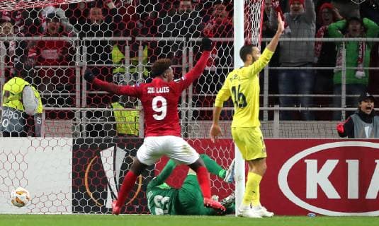 MOSCOW, RUSSIA â€“ OCTOBER 4, 2018: FC Spartak Moscow s Ze Luis (front) and Villarreal s goalkeeper Andres Fernandez (back) in action in their 2018 19 UEFA Europa League Group G Round 2 football match at Otkrytie Arena Stadium. Sergei Fadeichev TASS  TS092965