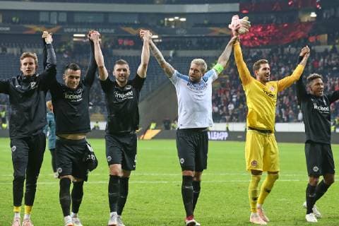 Fußball Europa League 02. Spieltag Eintracht Frankfurt - Lazio Rom am 04.10.2018 in der Commerzbank-Arena in Frankfurt Großer Jubel bei bei Torwart Frederik Rönnow Roennow Ronnow (Frankfurt) , Filip Kostic (Frankfurt) , Ante Rebic (Frankfurt) , Marco Russ (Frankfurt) , Torwart Kevin Trapp (Frankfurt) und Jonathan de Guzman (Frankfurt)