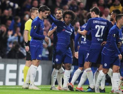 Football - 2018 2019 Europa League - Group L: Chelsea - MOL Vidi Alvaro Morata of Chelsea celebrates his goal with Willian at Stamford Bridge. COLORSPORT ANDREW COWIE 