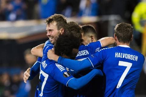 Fußball, EL, Sarpsborg 08 FF - KRC Genk 181004 Patrick Mortensen of Sarpsborg 08 celebrates with his teammates after scoring 3-1 during the Europa League match between Sarpsborg 08 and Genk on October 4, 2018 in Sarpsborg. Photo: Fredrik Varfjell BILDBYRAN kod FV 150147 Copyright: FREDRIKxVARFJELL BB181004FV035