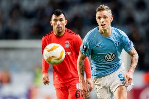 Fußball, EL, Malmö FF - Besiktas Istanbul 181004 Malmö FF Sören Rieks of Malmö FF and Gary Alexis Medel Soto of Besiktas during the Europa League group stage match between Malmö FF and Besiktas on October 4, 2018 in Malmö. Photo: Petter Arvidson BILDBYRAN kod PA 92119 Copyright: PETTERxARVIDSON BB181004PA112