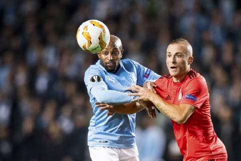 Fußball, EL, Malmö FF - Besiktas Istanbul 181004 Fouad Bachirou of Malmö FF and Gökan Före of Besiktas during the Europa League group stage match between Malmö FF and Besiktas on October 4, 2018 in Malmö. Photo: Petter Arvidson BILDBYRAN kod PA 92119 Copyright: PETTERxARVIDSON BB181004PA115