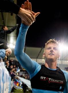 Fußball, EL, Malmö FF - Besiktas Istanbul 181004 Anders Christiansen of Malmö FF celebrates with the fans after the Europa League group stage match between Malmö FF and Besiktas on October 4, 2018 in Malmö. Photo: Petter Arvidson BILDBYRAN kod PA 92119 Copyright: PETTERxARVIDSON BB181004PA117