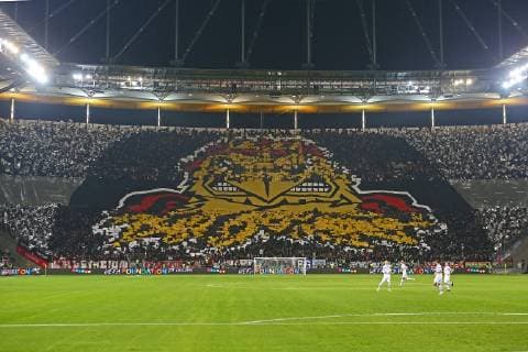 Fußball Europa League 02. Spieltag Eintracht Frankfurt - Lazio Rom am 04.10.2018 in der Commerzbank-Arena in Frankfurt Die Fans von Eintracht Frankfurt präsentieren eine Choreographie in der Nordwestkurve