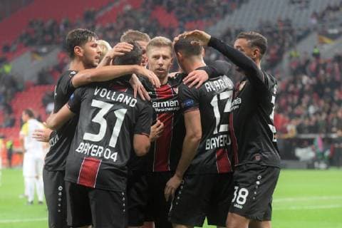 Fussball, UEFA Europa League, Saison 2018 2019, Vorrunde, Spiel 2, Bayer 04 Leverkusen-AEK Larnaka, 04.010.2018, Bayarena Leverkusen,Aleksandar Dragovic, Kevin Volland, Mitchell Weiser, Lucas Alario, Karim Bellarabi, alle Bayer 04 Leverkusen,jubel