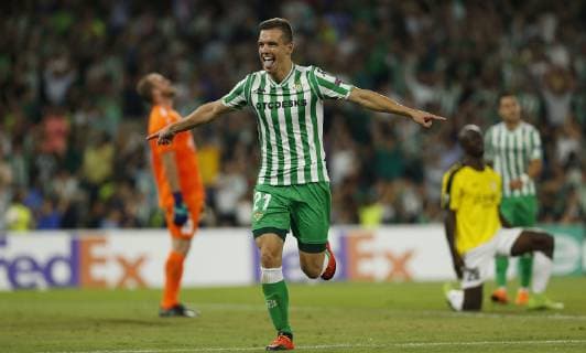 Partido de la Europa League entre el Betis y el Dudelange en el Villamarin. En la imagen, Lo Celso celebra su gol. Europa League match between Betis and Dudelange. In this picture, Lo Celso celebrates his goal. 