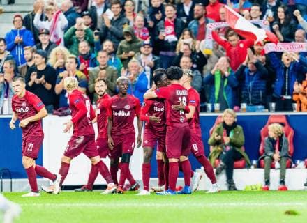 04.10.2018, Red Bull Arena, Salzburg, AUT, UEFA EL, FC Salzburg vs Celtic Glasgow, Gruppe B, im Bild Torjubel FC Salzburg zum 2:1 durch Takumi Minamino (FC Salzburg) during the UEFA Europa League Group B Match between FC Salzburg and Celtic Glasgow at the Red Bull Arena in Salzburg, Austria on 2018 10 04. Salzburg