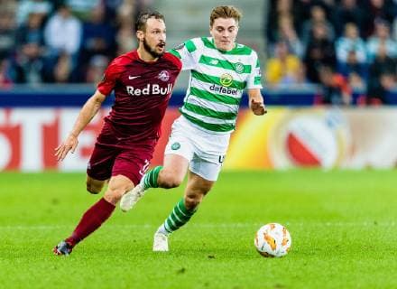 04.10.2018, Red Bull Arena, Salzburg, AUT, UEFA EL, FC Salzburg vs Celtic Glasgow, Gruppe B, im Bild v.l. Andreas Ulmer (FC Salzburg), James Forrest (Celtic FC) during the UEFA Europa League Group B Match between FC Salzburg and Celtic Glasgow at the Red Bull Arena in Salzburg, Austria on 2018 10 04. Salzburg