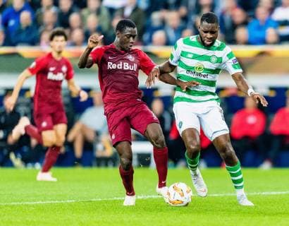 04.10.2018, Red Bull Arena, Salzburg, AUT, UEFA EL, FC Salzburg vs Celtic Glasgow, Gruppe B, im Bild v.l. Diadie Samassekou (FC Salzburg), Odsonne Edouard (Celtic FC) during the UEFA Europa League Group B Match between FC Salzburg and Celtic Glasgow at the Red Bull Arena in Salzburg, Austria on 2018 10 04. Salzburg