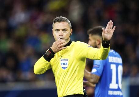 Schiedsrichter Damir Skomina (Slowenien), Referee, Gestik, Geste, Fussball Champions League, Vorrunde, 2. Spieltag, TSG 1899 Hoffenheim (1899) - Manchester City (ManCity) 1:2, am 02.10.2018 in Sinsheim Deutschland.