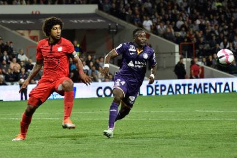 Dante (ogc) vs Firmin Ndombe (tfc) FOOTBALL : Toulouse vs Nice - 9eme Journee de L1 - Toulouse - 05 10 2018 ThierryBreton Panoramic 