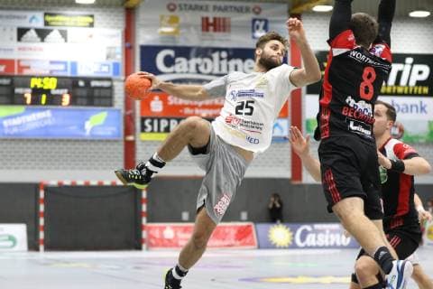 Sebastian Gress (HC ELbflorenz Dresden 25) gegen Jens Bechtloff (TuS N-Luebbecke 8)(rechts) , TuS N-Luebbecke vs HC Elbflorenz Dresden, Handball, 2. Bundesliga, 06.10.2018, TuS N-Luebbecke vs HC Elbflorenz Dresden, Handball, 2. Bundesliga, 06.10.2018 Luebbecke Copyright: xEIBNER JanxStrohdiekx EP_JSK