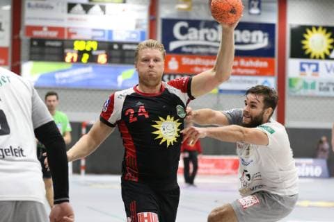 Dener Jaanimaa (TuS N-Luebbecke 24) gegen Sebastian Gress (HC Elbflorenz Dresden 25)(rechts) , TuS N-Luebbecke vs HC Elbflorenz Dresden, Handball, 2. Bundesliga, 06.10.2018, TuS N-Luebbecke vs HC Elbflorenz Dresden, Handball, 2. Bundesliga, 06.10.2018 Luebbecke Copyright: xEIBNER PeterxFranzx EP_PFZ