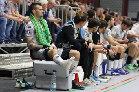 Roman Becvar (HC Elbflorenz Dresden 33) sitzt verletzt auf der Bank, TuS N-Luebbecke vs HC Elbflorenz Dresden, Handball, 2. Bundesliga, 06.10.2018, TuS N-Luebbecke vs HC Elbflorenz Dresden, Handball, 2. Bundesliga, 06.10.2018 Luebbecke Copyright: xEIBNER JanxStrohdiekx EP_JSK