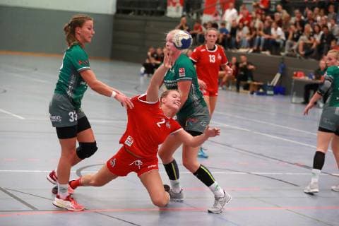 1.FC Köln vs. BV Garrel Handball Damen 3.Bundesliga West von links: Leonie Schulte (BV), Maria Kottmann (1.FC Köln), Sarah Weiland (BV) 06.10.2018