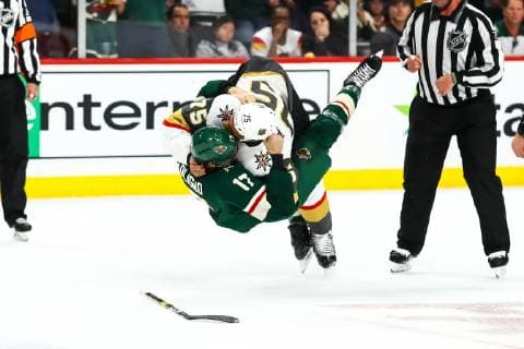 Sport Themen der Woche KW 40 Sport Bilder des Tages ST. PAUL, MN - OCTOBER 06: Minnesota Wild left wing Marcus Foligno (17), bottom, and Vegas Golden Knights right wing Ryan Reaves (75) fall to the ice while fighting during the regular season game between the Vegas Golden Knights and the Minnesota Wild on October 6, 2018 at Xcel Energy Center in St. Paul, Minnesota. The Golden Knights defeated the Wild 2-1 in the shootout. (Photo by David Berding Icon Sportswire) NHL Eishockey Herren USA OCT 06 Golden Knights at Wild Icon181006001 EDITORIAL USE ONLY