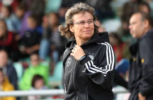 07.10.2018, xcex Deutschland, Ingelheim, Fussball, Frauenfussball, DFB Frauen, Laenderspiel U17 U 17 Juniorinnen Deutschland gegen Finnland Trainerin Ulrike Ballweg (Deutschland)