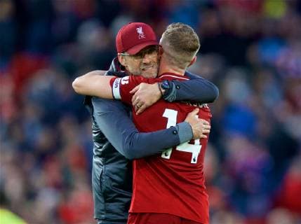 Sport Bilder des Tages (181008) -- LIVERPOOL, Oct. 8, 2018 () -- Liverpool s manager Jurgen Klopp (L) embraces captain Jordan Henderson after the English Premier League match between Liverpool and Manchester City at Anfield in Liverpool, Britain on Oct. 7, 2018. The game ended in a 0-0 draw. () FOR EDITORIAL USE ONLY. NOT FOR SALE FOR MARKETING OR ADVERTISING CAMPAIGNS. NO USE WITH UNAUTHORIZED AUDIO, VIDEO, DATA, FIXTURE LISTS, CLUB LEAGUE LOGOS OR LIVE SERVICES. ONLINE IN-MATCH USE LIMITED TO 45 IMAGES, NO VIDEO EMULATION. NO USE IN BETTING, GAMES OR SINGLE CLUB LEAGUE PLAYER PUBLICATIONS. (SP)BRITAIN-LIVERPOOL-FOOTBALL-ENGLISH PREMIER LEAGUE-LIVERPOOL VS MANCHESTER CITY Xinhua 
