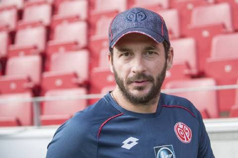 Trainer Sandro Schwarz (Mainz), Portrait - Nach Vorgaben der DFL Deutsche Fuï¬‚ball Liga ist es untersagt, in dem Stadion und oder vom Spiel angefertigte Fotoaufnahmen in Form von Sequenzbildern und oder videoaehnlichen Fotostrecken zu verwerten bzw. verwerten zu lassen. DFL regulations prohibit any use of photographs as image sequences and or quasi-video - FSV Mainz 05 - Hertha BSC, 1. FBL Mainz Copyright: xRoskaritzx Eibner-Pressefotox EP_kess_rrz