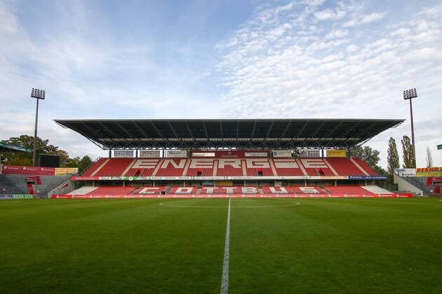 Cottbus, 06.10.2018, Stadion der Freundschaft, Fußball, Herren, 3. Liga, 11. Spieltag , FC Energie Cottbus - FSV Zwickau 2:1 (1:1) , Im Bild v.l.: , Gemäß den Vorgaben des DFB Deutscher Fußball Bund ist es untersagt, in dem Stadion und oder vom Spiel angefertigte Fotoaufnahmen in Form von Sequenzbildern und oder videoähnlichen Fotostrecken zu verwerten bzw. verwerten zu lassen. DFB regulations prohibit any use of photographs as image sequences and or quasi-video.