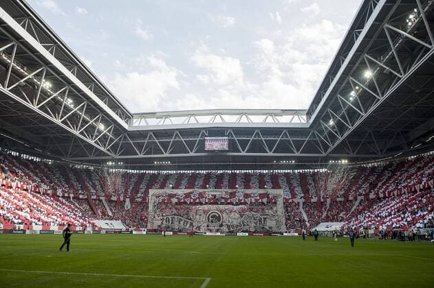 Fußball, Stadiongeschichte Fortuna Düsseldorf Choreographie der Fans aus D, Fankurve, Stimmung, Fussball 1.Bundesliga, 7.Spieltag, Fortuna Duesseldorf (D) - FC Schalke 04 (GE) 0:2, am 06.10.2018 in Duesseldorf Deutschland. DFL regulations prohibit any use of photographs as image sequences and or quasi-video