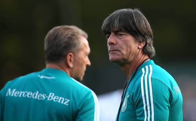 Joachim Loew (Bundestrainer) beim Training der Nationalmannschaft am 09.10.18 im Stadion auf dem Wurfplatz in Berlin, DFB regulations prohibit any use of photographs as image sequences and or quasi-video Fußball - Oeffentliches Training Nationalmannschaft - Berlin