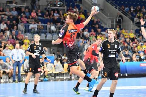 Rhein Neckar Loewen - IFK Kristianstad Rhein Neckar Loewe Jerry Tollbring (Nr.17) beim Wurf beim Spiel in der Champions League, Rhein Neckar Loewen - IFK Kristianstad. Mannheim. 10.10.18 Handball Champions League Group Phase , Mannheim Baden Wuerttemberg Deutschland SAP Arena