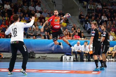 Bogdan Radivojevic (Rhein Neckar Loewen) trifft gegen Richard Carl Johan Kappelin (IFK Kristianstad), Rhein Neckar Loewen vs IFK Kristianstad, EHF Champions League, 10.10.2018, Foto Eibner Rhein Neckar Loewen vs IFK Kristianstad, EHF Champions League, 10.10.2018 Mannheim Copyright: xNeisx Eibner-Pressefotox EP_ans