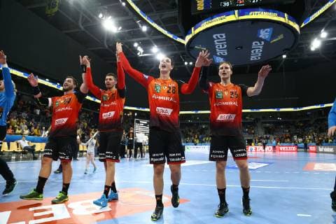 die Loewen feiern den Sieg, Rhein Neckar Loewen vs IFK Kristianstad, EHF Champions League, 10.10.2018, Foto Eibner Rhein Neckar Loewen vs IFK Kristianstad, EHF Champions League, 10.10.2018 Mannheim Copyright: xEIBNER Alexander_Neisx EP_ANS