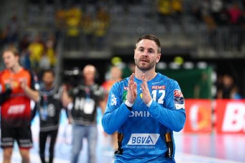 Andreas Palicka (Rhein Neckar Loewen) bedankt sich bei den Fans, Rhein Neckar Loewen vs IFK Kristianstad, EHF Champions League, 10.10.2018, Foto Eibner Rhein Neckar Loewen vs IFK Kristianstad, EHF Champions League, 10.10.2018 Mannheim Copyright: xEIBNER Alexander_Neisx EP_ANS