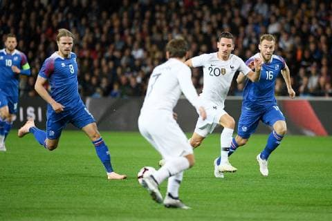 Fußball, Länderspiel, Frankreich - Island 20 FLORIAN THAUVIN (FRA) - 16 RUNAR MAR SIGURJONSSON (ISL) - 08 BIRKIR BJARNASON (ISL) FOOTBALL : France vs Islande - Match Amical - 11 10 2018 FEP Panoramic 