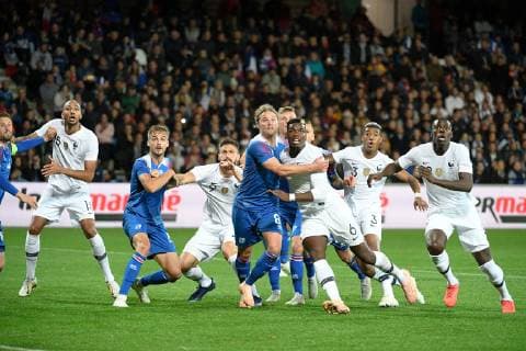 Fußball, Länderspiel, Frankreich - Island 15 STEVEN NZONZI (FRA) - 15 HOLMAR EYJOLFSSON (ISL) - 08 BIRKIR BJARNASON (ISL) - 06 PAUL POGBA (FRA) - 09 OLIVIER GIROUD (FRA) - 03 PRESNEL KIMPEMBE (FRA) - 22 KURT ZOUMA (FRA) FOOTBALL : France vs Islande - Match Amical - 11 10 2018 FEP Panoramic 