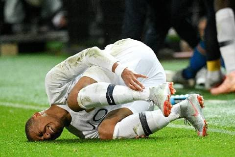 Sport Bilder des Tages 10 KYLIAN MBAPPE (FRA) - BLESSURE FOOTBALL : France vs Islande - Match Amical - 11 10 2018 FEP Panoramic 
