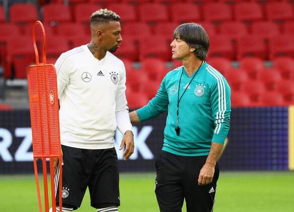 Bundestrainer Joachim Loew (Deutschland Germany) mit Jerome Boateng (Deutschland Germany) - 12.10.2018: Abschlusstraining der Deutschen Nationalmannschaft vor dem UEFA Nations League Spiel gegen die Niederlande