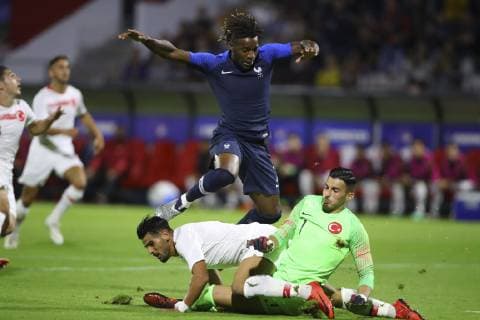 Fußball, U21 Länderspiel, Frankreich - Türkei Allan Saint Maximin (France Espoirs) vs Abdurrahim Dursun (Turquie) Ugurcan Cakir (Turquie) FOOTBALL : France Espoirs vs Turquie - Match Amical - 12 10 2018 GwendolineLeGoff Panoramic 
