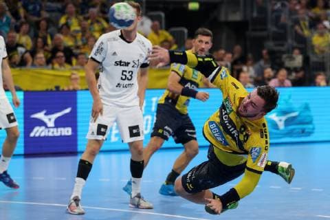 Jannik Kohlbacher (RNL, 80), Wurf, Fallwurf, Action, Aktion Spielszene, Handball, DKB Bundesliga, Rhein-Neckar Löwen - THW Kiel,