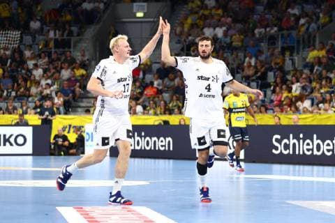 Domagoj Duvnjak (THW Kiel) jubelt mit Patrick Wiencek (THW Kiel), Rhein Neckar Loewen vs THW Kiel, DKB Handball Bundesliga, 13.10.2018, Foto Eibner Rhein Neckar Loewen vs THW Kiel, DKB Handball Bundesliga, 13.10.2018 Mannheim Copyright: xEIBNER Alexander_Neisx EP_ANS