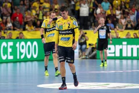 v.li.: Steffen Fäth (RNL, 23), Andre Schmid (Andy Schmid, RNL, 2), enttäuscht über die Niederlage, Enttäuschung nach dem Schlusspfiff, Highlight, Verlierer, verloren, Frustration, disappointed, pessimistisch, Handball, DKB Bundesliga, Rhein-Neckar Löwen - THW Kiel,