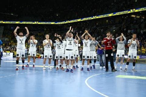 die Mannschaft aus Kiel feiert den Sieg, Rhein Neckar Loewen vs THW Kiel, DKB Handball Bundesliga, 13.10.2018, Foto Eibner Rhein Neckar Loewen vs THW Kiel, DKB Handball Bundesliga, 13.10.2018 Mannheim Copyright: xEIBNER Alexander_Neisx EP_ANS