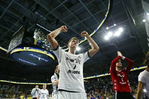 Magnus Landin Jacobsen (THW Kiel) feiert den Sieg, Rhein Neckar Loewen vs THW Kiel, DKB Handball Bundesliga, 13.10.2018, Foto Eibner Rhein Neckar Loewen vs THW Kiel, DKB Handball Bundesliga, 13.10.2018 Mannheim Copyright: xEIBNER Alexander_Neisx EP_ANS