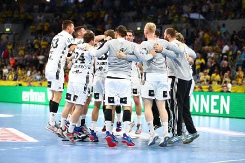 die Mannschaft aus Kiel feiert den Sieg, Rhein Neckar Loewen vs THW Kiel, DKB Handball Bundesliga, 13.10.2018, Foto Eibner Rhein Neckar Loewen vs THW Kiel, DKB Handball Bundesliga, 13.10.2018 Mannheim Copyright: xEIBNER Alexander_Neisx EP_ANS