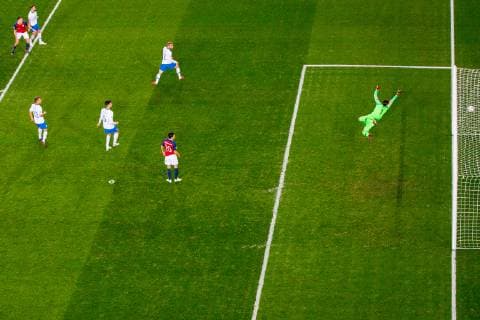 Sport Themen der Woche KW41 Sport Bilder des Tages Fußball, Nations League, Norwegen - Slowenien 181013 Ole Kristian Seln¾s of Norway scores 1-0 behind goalkeeper Vid Belec of Slovenia during the Nations League match between Norway and Slovenia on October 13, 2018 in Oslo. Photo: Vegard Wivestad Gr¿tt BILDBYRN kod VG 170231 *** 181013 Ole Kristian Seln¾s of Norway scores 1 0 behind goalkeeper At Belec of Slovenia during the Nations League match between Norway and Slovenia on October 13, 2018 in Oslo Photo Vegard Wivestad Gröd BILDBYR N Code VG 170231  Copyright: VEGARDxWIVESTADxGR¯TT BB181013BB918