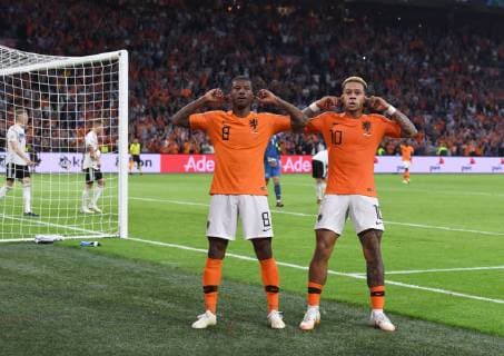 Sport Themen der Woche KW41 Sport Bilder des Tages Fussball, Herren, Saison 2018 19, Nations League (3. Spieltag), Länderspiel in Amsterdam, Niederlande - Deutschland, v. l. Georginio Wijnaldum (Niederlande), Memphis Depay (Niederlande), Jubel nach Tor zum 3:0, 13.10. 2018, *** Soccer Men Season 2018 19 Nations League 3 Gameday International in Amsterdam Netherlands Germany v l Georginio Wijnaldum Netherlands Memphis Depay Netherlands Rejoicing for goal to 3 0 13 10 2018 Copyright: xMatthiasxKochx