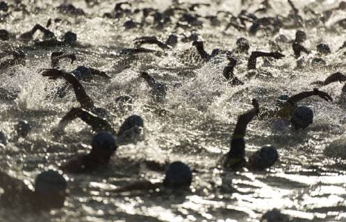 Sport Themen der Woche KW41 Sport Bilder des Tages October 13, 2018 - Kailua-Kona, Hawaii, U.S. - Age-group male swim race for the Ironman World Championships. Ironman World Championships 2018  - ZUMA Cha 20181013_mda_r302_795 Copyright: xRonitxFahlx