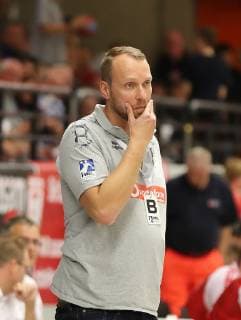TuS Ferndorf - HSG Nordhorn-Lingen, 13.10.2018 Trainer Heiner Bültmann (HSG Nordhorn-Lingen) scheint ratlos, Kreuztal Stählerwiese Deutschland