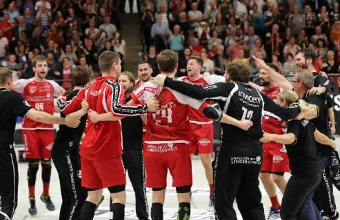 TuS Ferndorf - HSG Nordhorn-Lingen, 13.10.2018 Die Ferndorfer Mannschaft feiert den 28:26 Sieg über die HSG Nordhorn-Lingen, Kreuztal Stählerwiese Deutschland