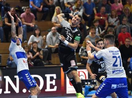 am Ball: Roman Becvar (Dresden), HC Elbflorenz Dresden gegen Dessau-Rosslauer HV 06, Handball, 2. Liga der Männer, 2. Bundesliga, Saison 2018 2019, Dresden, BallsportARENA Dresden, 13.10.2018,