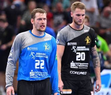 v.l.: Torwart Mario Huhnstock und Nils Kretschmer (beide Dresden) enttäuscht, HC Elbflorenz Dresden gegen Dessau-Rosslauer HV 06, Handball, 2. Liga der Männer, 2. Bundesliga, Saison 2018 2019, Dresden, BallsportARENA Dresden, 13.10.2018,
